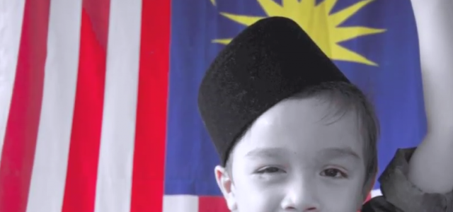 Terimakasih ayah terimakasih ibu ………..Terimakasih ustaz dan guru-guru Berjasamenyampaikan ilmu ………………..Tahu agama dan asalusul ku Terimakasih PM terimakasih MB…………..Terimakasih Dato’ dan Menteri Menjaga kemakmuran Negeri……………….Walau ada kroni di sana sini...
